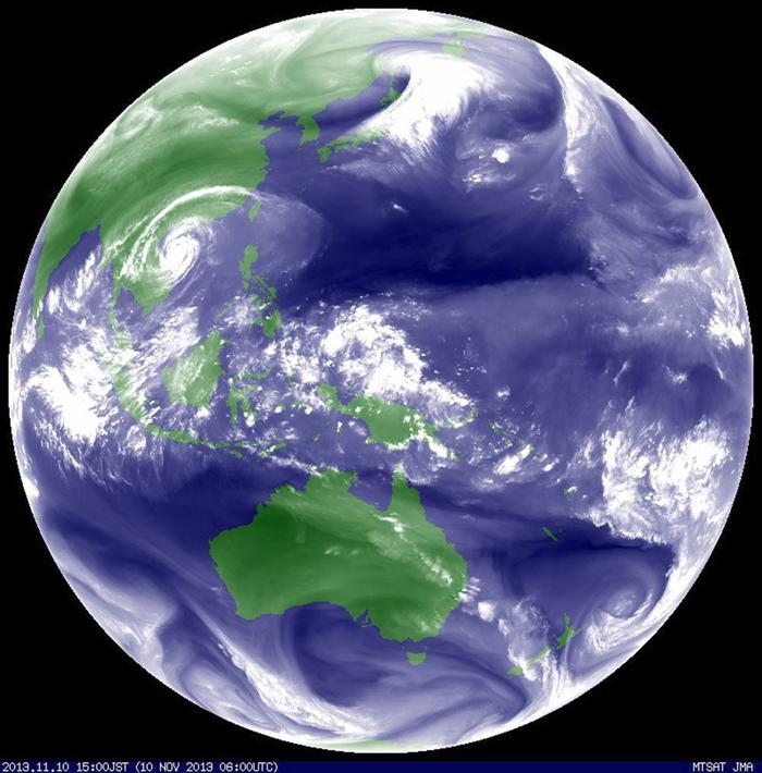 Vista desde el espacio del tifón Haiyan desde Filipinas a Vietnam, en una imagen de la Agencia Meteorología de Japón.