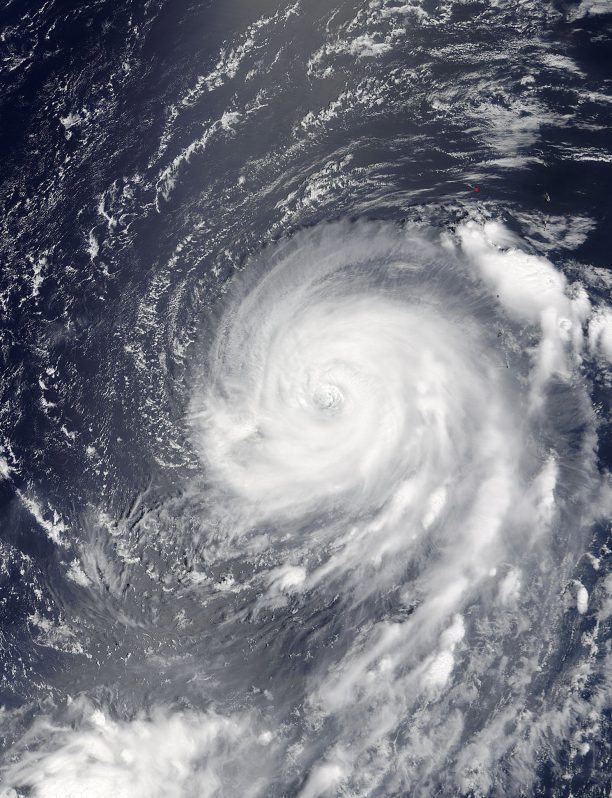 Japón, que hoy sintió dos seísmos, espera la llegado de un tifón.