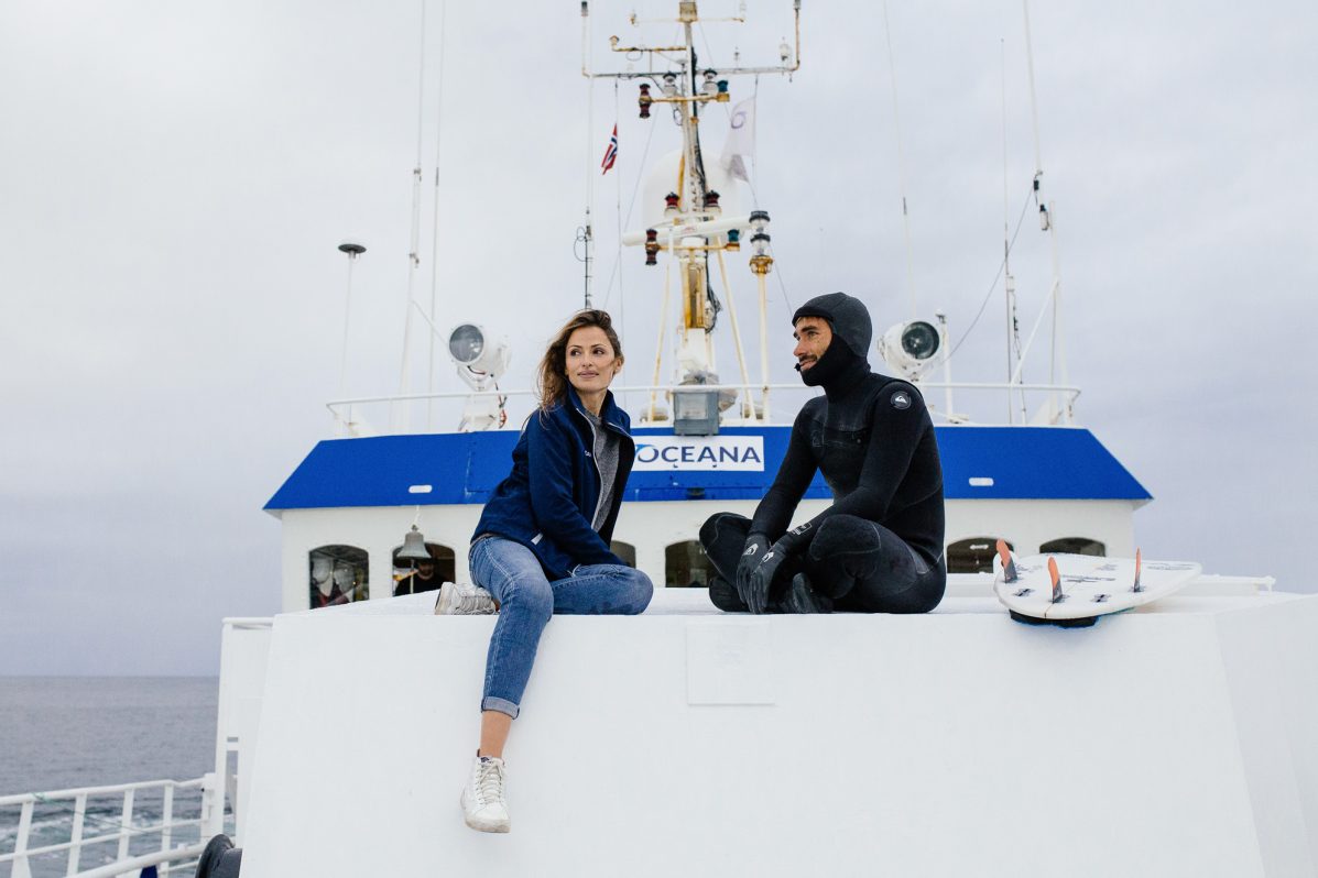 Almudena Fernández y Aritz Aranburu durante la expedición de Oceana en el Mar del Norte. © OCEANA/ Panthalassa