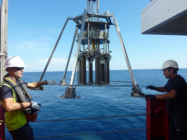 231116_Efe3_VCarrera_EquipoUTM-3