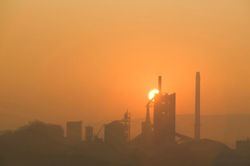 Castle Cement Quarry and air pollution in Clitheroe, Lancashire, UK. Cement production is responsible for 3% of human C02 output globally. Date Created: February 19, 2008 Copyright Credit: © Global Warming Images / WWF