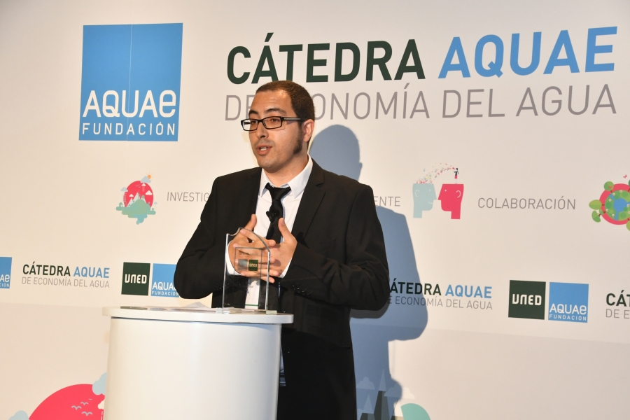 El investigador de la Universidad Politécnica de Cartagena (UPCT) David Martínez Granados ganador del premio a la excelencia en la investigación en economía del agua a la mejor tesis doctoral 2016 de la Cátedra Aquae-UNED.