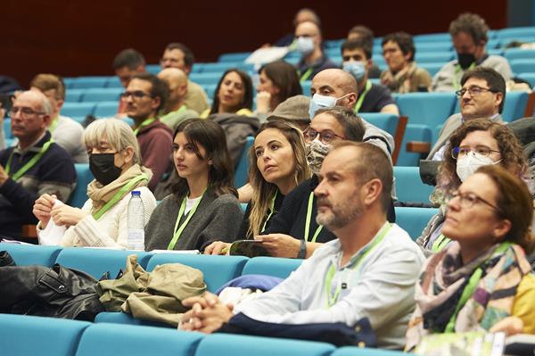 La investigadora del Instituto Pirenaico de Ecología-CSIC Belinda Gallardo-en la imagen- este miércoles el VI Congreso Nacional de EEI que se celebra en Pamplona, donde manifestó que existe una gran conexión entre invasiones biológicas y pandemias. Ambas van en aumento por la globalización y están relacionadas con la pérdida de biodiversidad y el cambio climático".Efe/Iñaki Porto