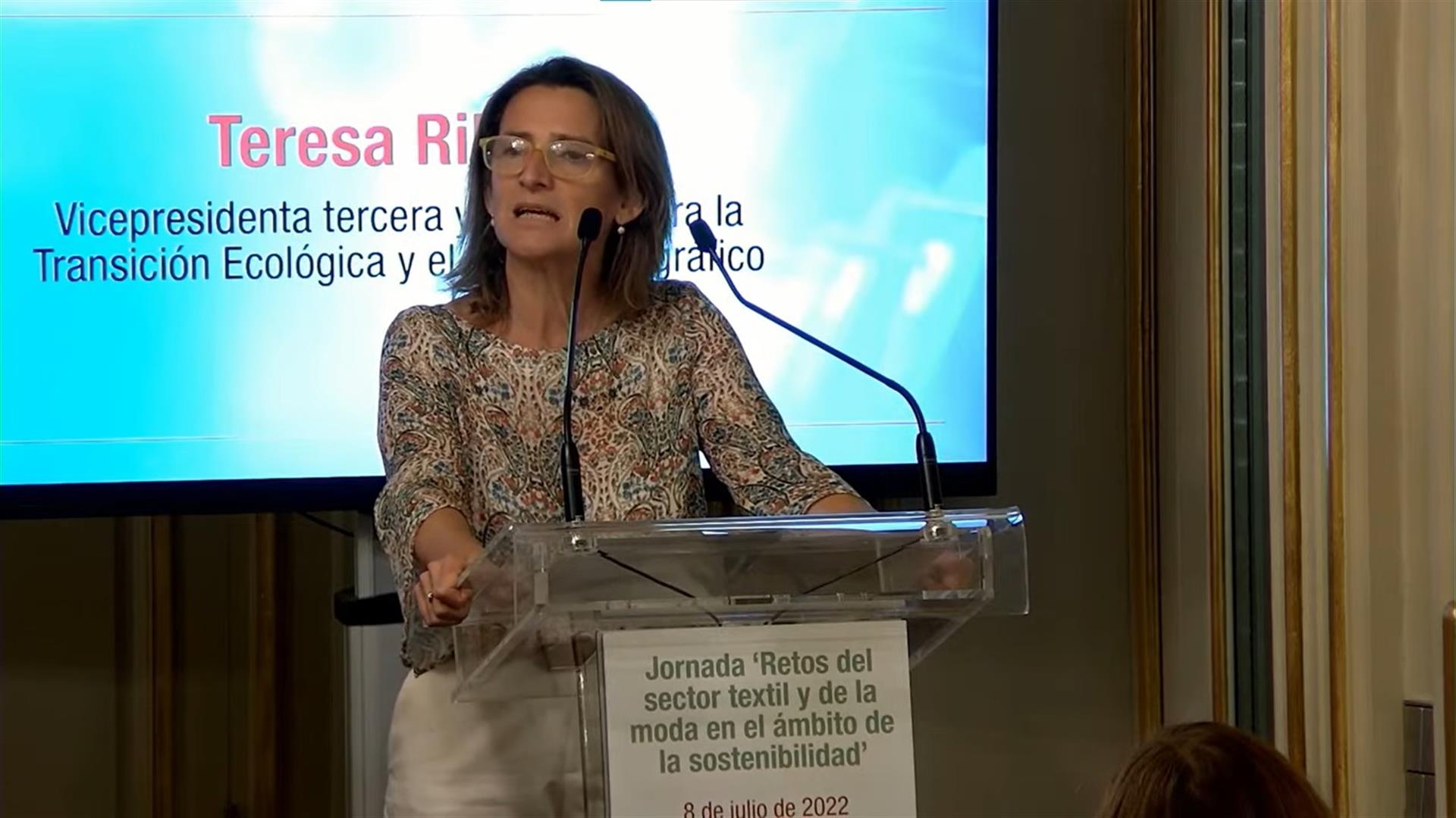 Teresa Ribera anuncia cien millones de euros para gestión de residuos textiles