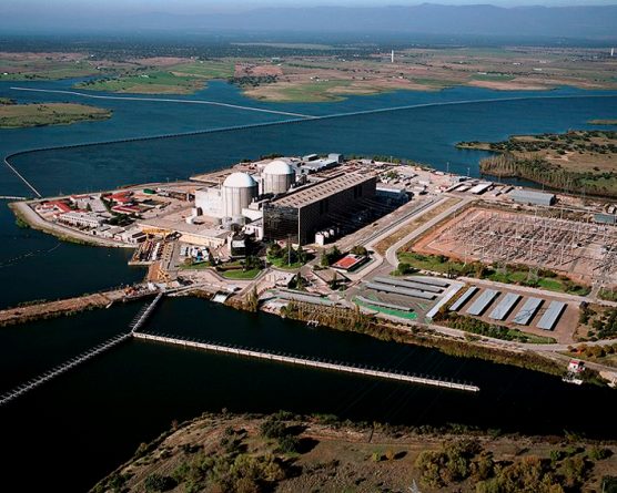 Fotografía de la central nuclear de Almaraz. EFE/ Aniceto González.