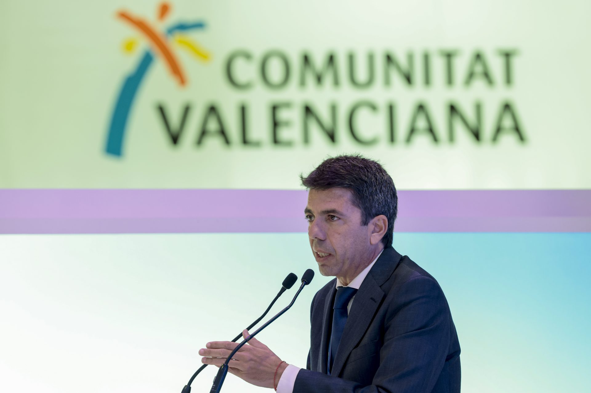 El presidente de la Diputación de Alicante, Carlos Mazón, en el stand de la Comunitat Valenciana en la Feria Internacional de Turismo de Madrid (Fitur). EFE/Ana Escobar