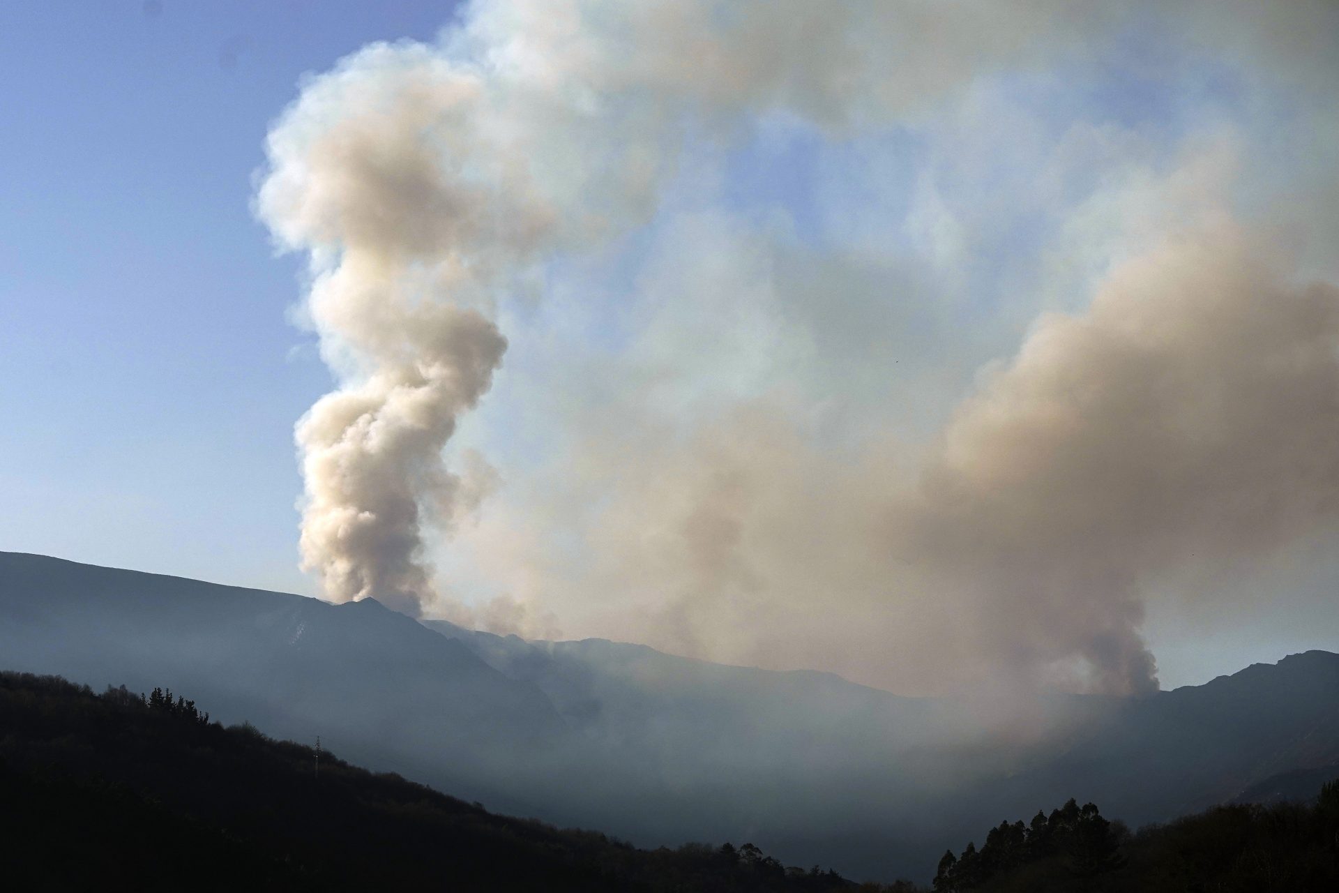 La UME se incorpora a las labores de extinción de los incendios en Asturias