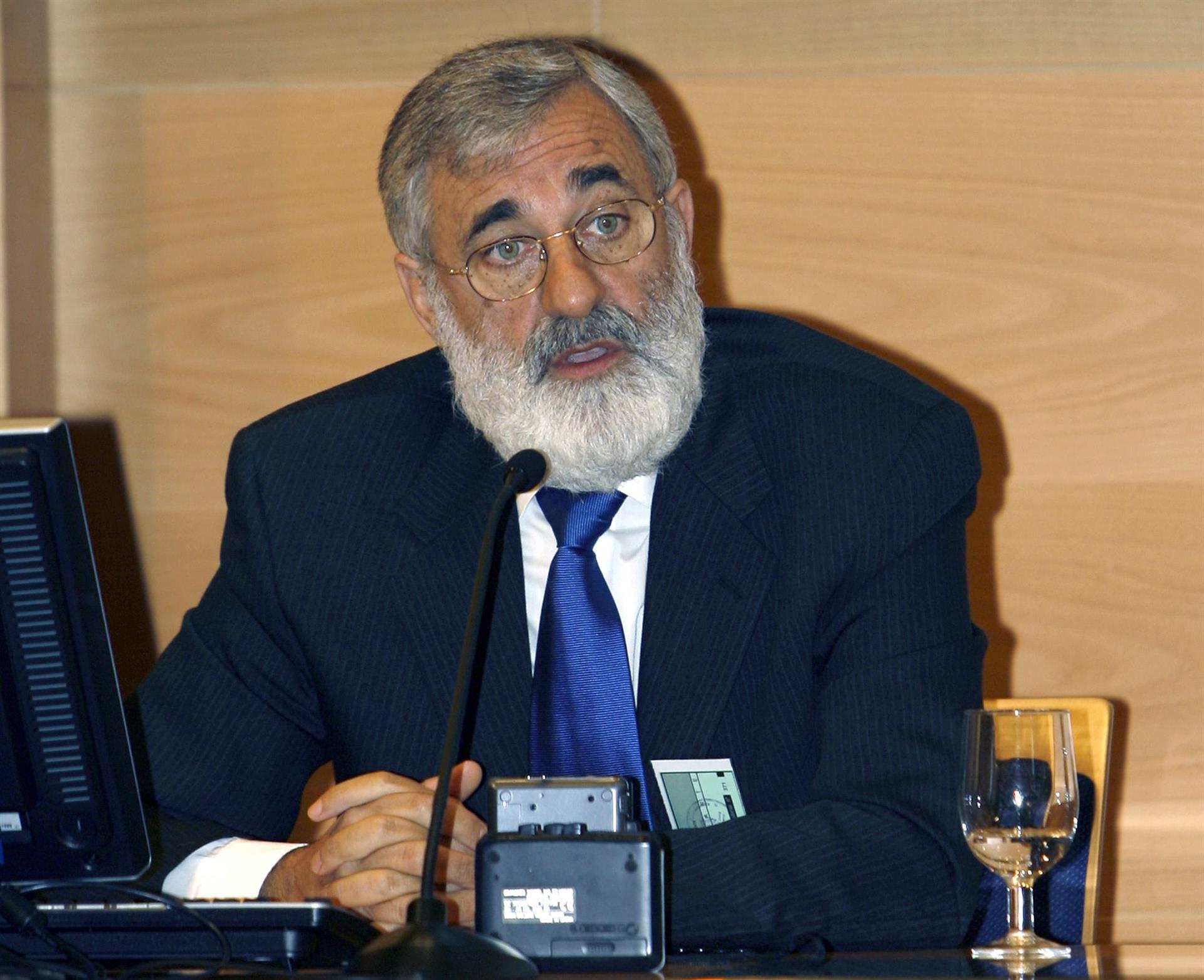 José Manuel Moreno (U. CastillaLa Mancha) Se necesitan 