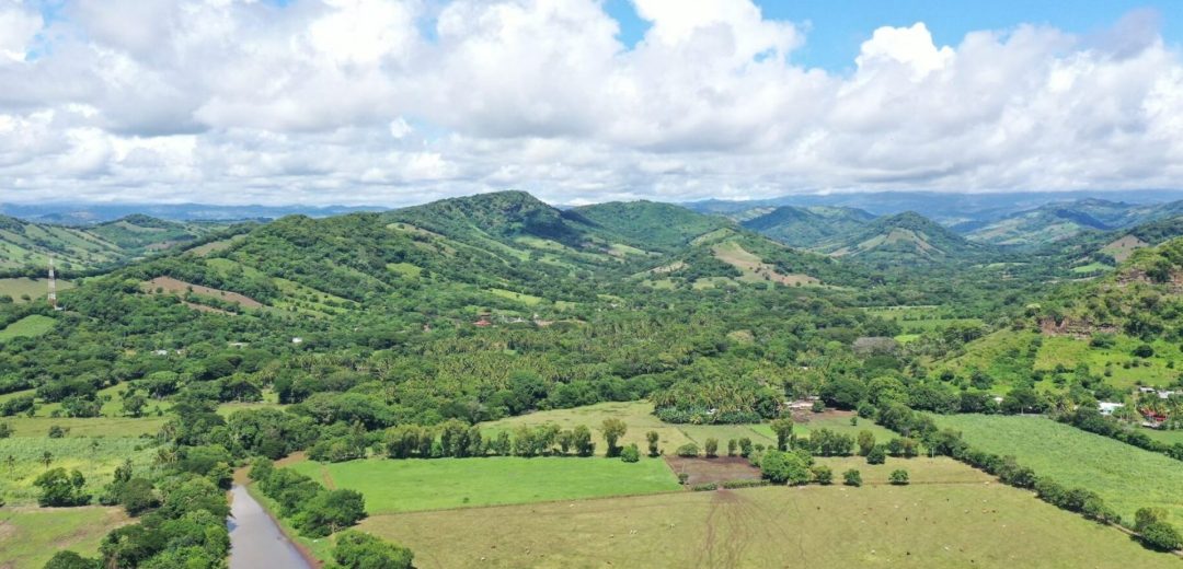 Imagen principal: el Complejo Los Cóbanos en El Salvador. Foto: Fundación Tacuzcalco. Cedida para este reportaje por Mongabay Latam
