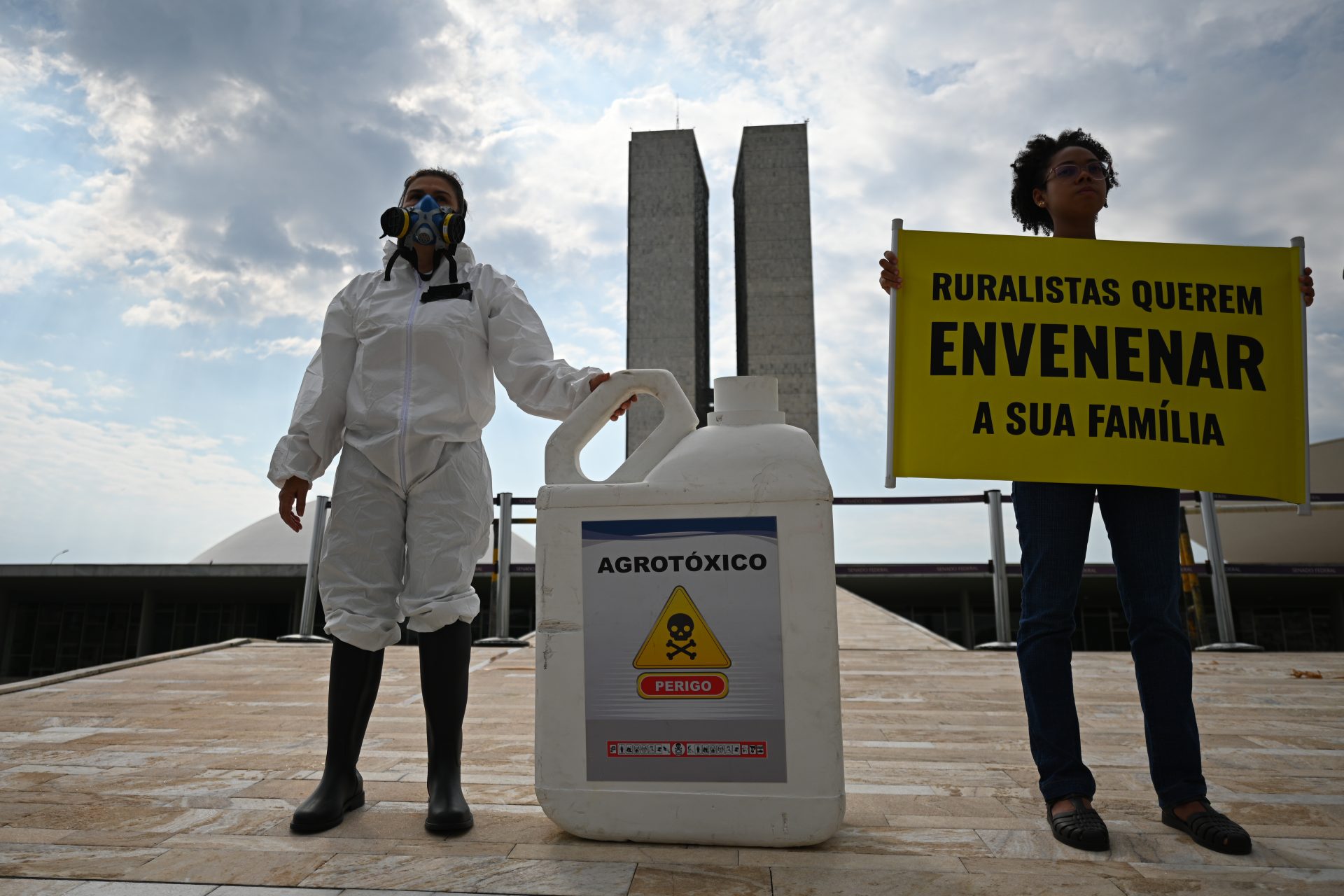 Greenpeace activists take part in a protest against the indiscriminate use of agricultural pesticides, in front of the National Congress in Brasilia, Brazil, 04 October 2023. Greenpeace asked the Brazilian Senate this Wednesday to shelve a bill that proposes making the use of pesticides in the countryside more flexible because it is a "serious threat" to the health of the population and the environment. The text, which plans to reduce the time for the registration of new pesticides, is the subject of harsh criticism by more than 140 civil society organizations, who see in it a high potential to harm human and animal health, as well as the biomes of the country. EFE/Andre Borges