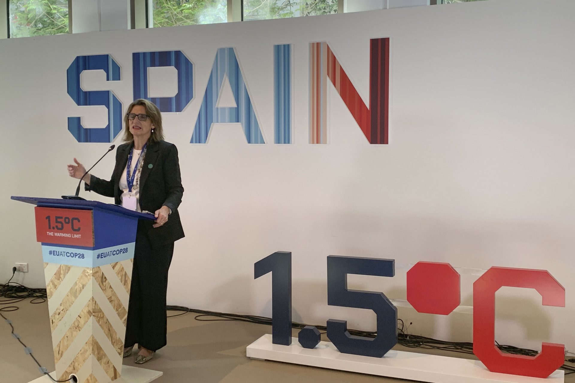 La vicepresidenta tercera y ministra para la Transición Ecológica, Teresa Ribera, ofrece este viernes su primera rueda de prensa en la Cumbre del Clima COP28 que se celebra en Dubái. EFE/Isaac J. Martín