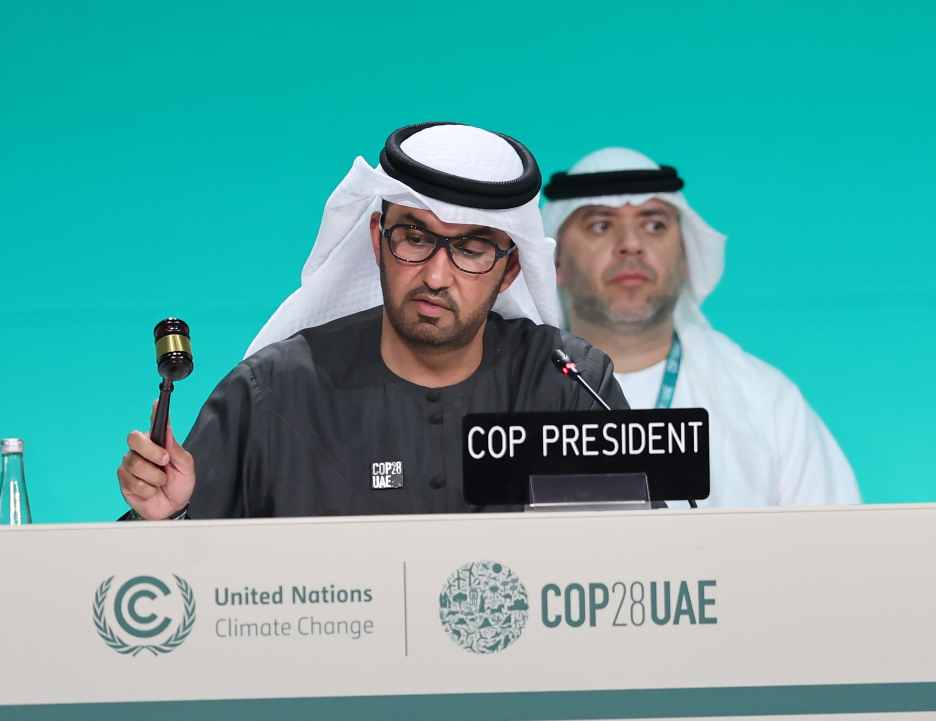 Dubai (United Arab Emirates), 11/12/2023.- President of COP28 and UAE's Minister for Industry and Advanced Technology Dr. Sultan Ahmed Al Jaber attends a session at the COP28 Conference in Dubai, United Arab Emirates, 11 December 2023. The 2023 United Nations Climate Change Conference (COP28), runs from 30 November to 12 December, and is expected to host one of the largest number of participants in the annual global climate conference as over 70,000 estimated attendees, including the member states of the UN Framework Convention on Climate Change (UNFCCC), business leaders, young people, climate scientists, Indigenous Peoples and other relevant stakeholders will attend. (Emiratos Árabes Unidos) EFE/EPA/ALI HAIDER EPA-EFE/ALI HAIDER