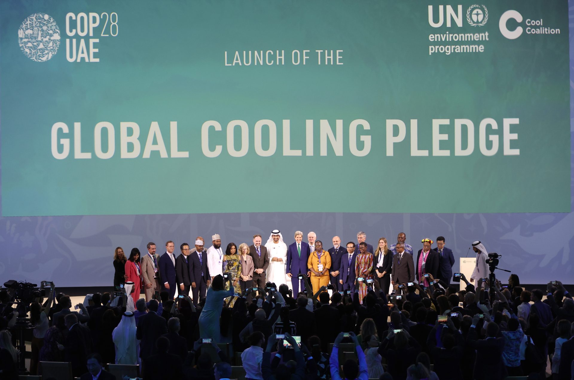Dubai (United Arab Emirates), 05/12/2023.- Executive Director UNEP Inger Andersen (9-L), President-Designate of COP28 and UAE's Minister for Industry and Advanced Technology Dr. Sultan Ahmed Al Jaber (C) and US Special Presidential Envoy for Climate John Kerry (C-R) pose with other attendess for a family photo after the launch of Global Cooling Pledge session during the 2023 United Nations Climate Change Conference (COP28) at Expo City Dubai in Dubai, UAE, 05 December 2023. The 2023 United Nations Climate Change Conference (COP28), runs from 30 November to 12 December, and is expected to host one of the largest number of participants in the annual global climate conference as over 70,000 estimated attendees, including the member states of the UN Framework Convention on Climate Change (UNFCCC), business leaders, young people, climate scientists, Indigenous Peoples and other relevant stakeholders will attend. EFE/EPA/ALI HAIDER