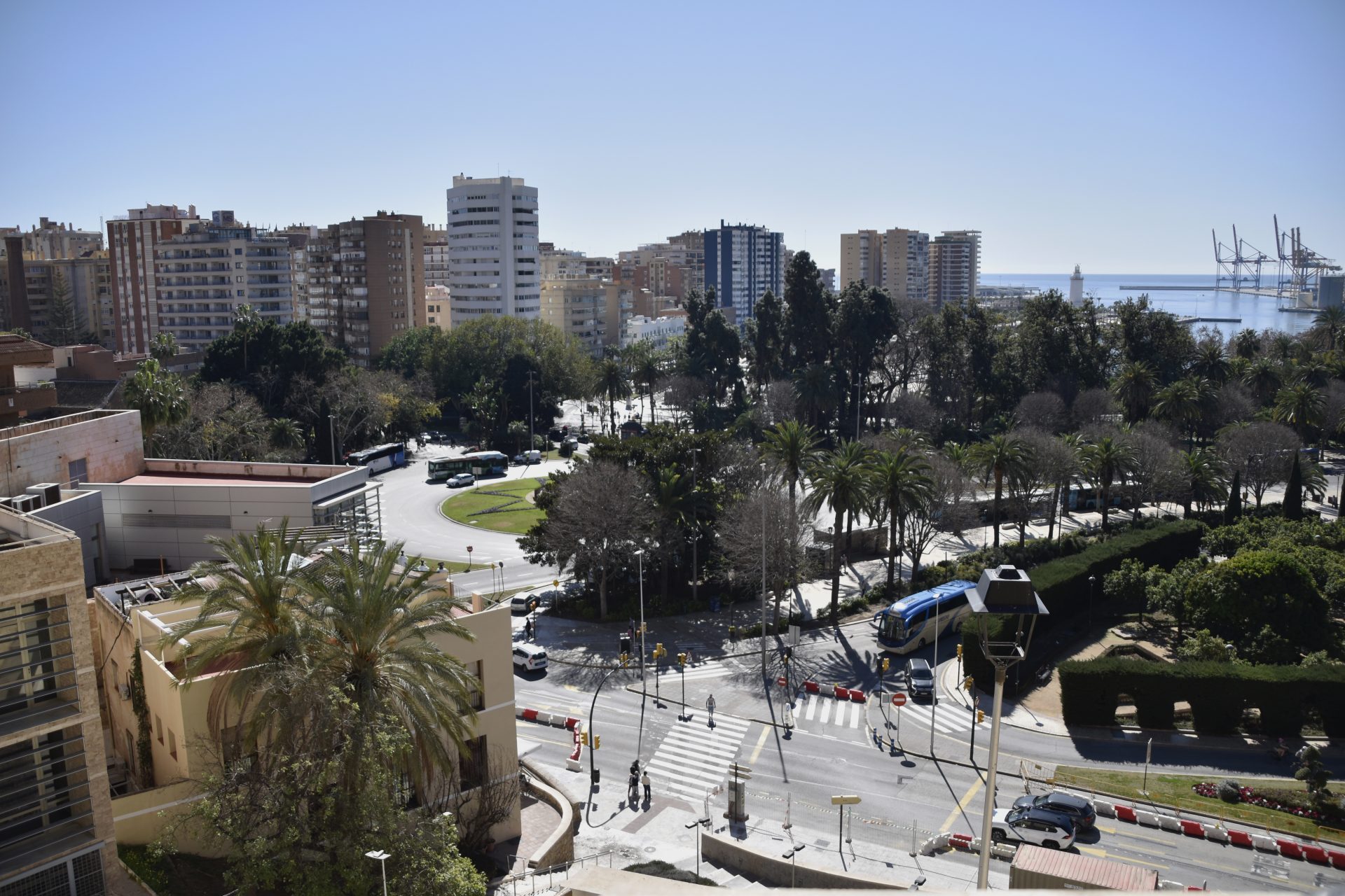Vista general del centro urbano de Málaga. Construir ciudades sostenibles, uno de los grandes retos para contribuir a reducir las emisiones de efecto invernadero, se ha convertido en un desafío ambiental, tecnológico y económico, pero también en un objetivo común que demanda un enfoque más social y "ecocéntrico".EFE/Irene Martín Morales