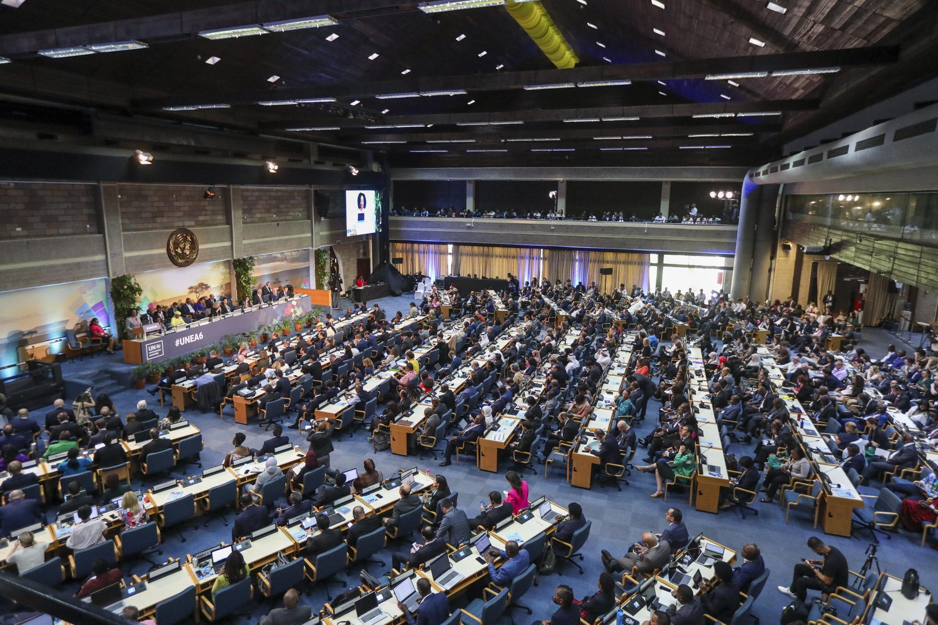Nairobi (Kenya), 26/02/2024.- Delegates attend the official opening of the Sixth Session of UN Environment Assembly (UNEA-6) at the United Nations Environment Programme (UNEP) headquarters in Nairobi, Kenya, 26 February 2024. UNEA as the?world's highest decision-making body on the environment, aims to help restore harmony between humanity and nature, improving the lives of the world’s most vulnerable people. UNEA-6 which will take place from 26 February to 01 March, will focus on how?multilateralism can help tackle the triple planetary crisis of climate change, nature and biodiversity loss, and pollution and waste. (Kenia) EFE/EPA/Daniel Irungu