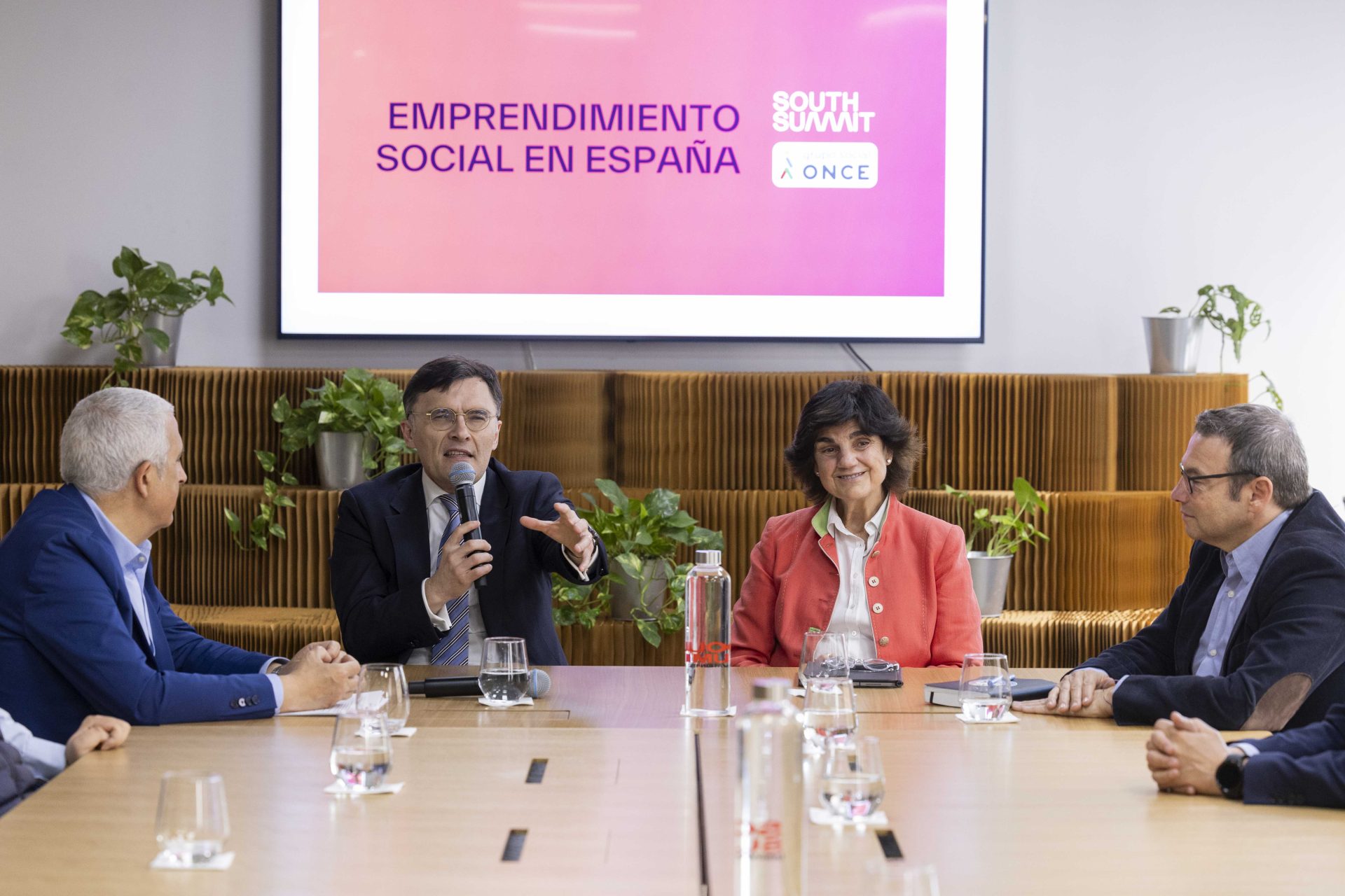 De izquierda a derecha: El director de Economía Digital de Red.es, Luis Prieto, el vicepresidente de Fundación ONCE, Alberto Durán, la presidenta y fundadora de 'South Summit', María Benjumea, y el director del Fondo de Impacto Social de Cofides, Raúl Sánchez. Facilitada por Facilitada por Fundación ONCE