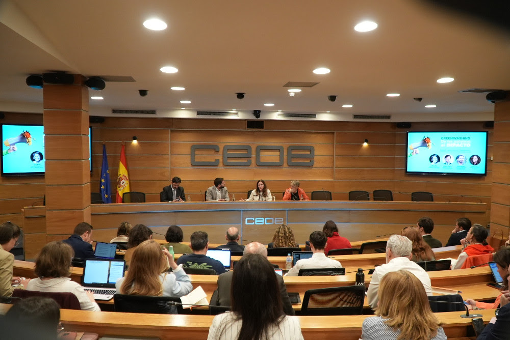 De izq a dch: Andrés Dulanto Scott (EFE), David Sánchez (CECU), Sandra Pina (Quiero) y Silvia Bajo (Asociación Española de Anunciantes)