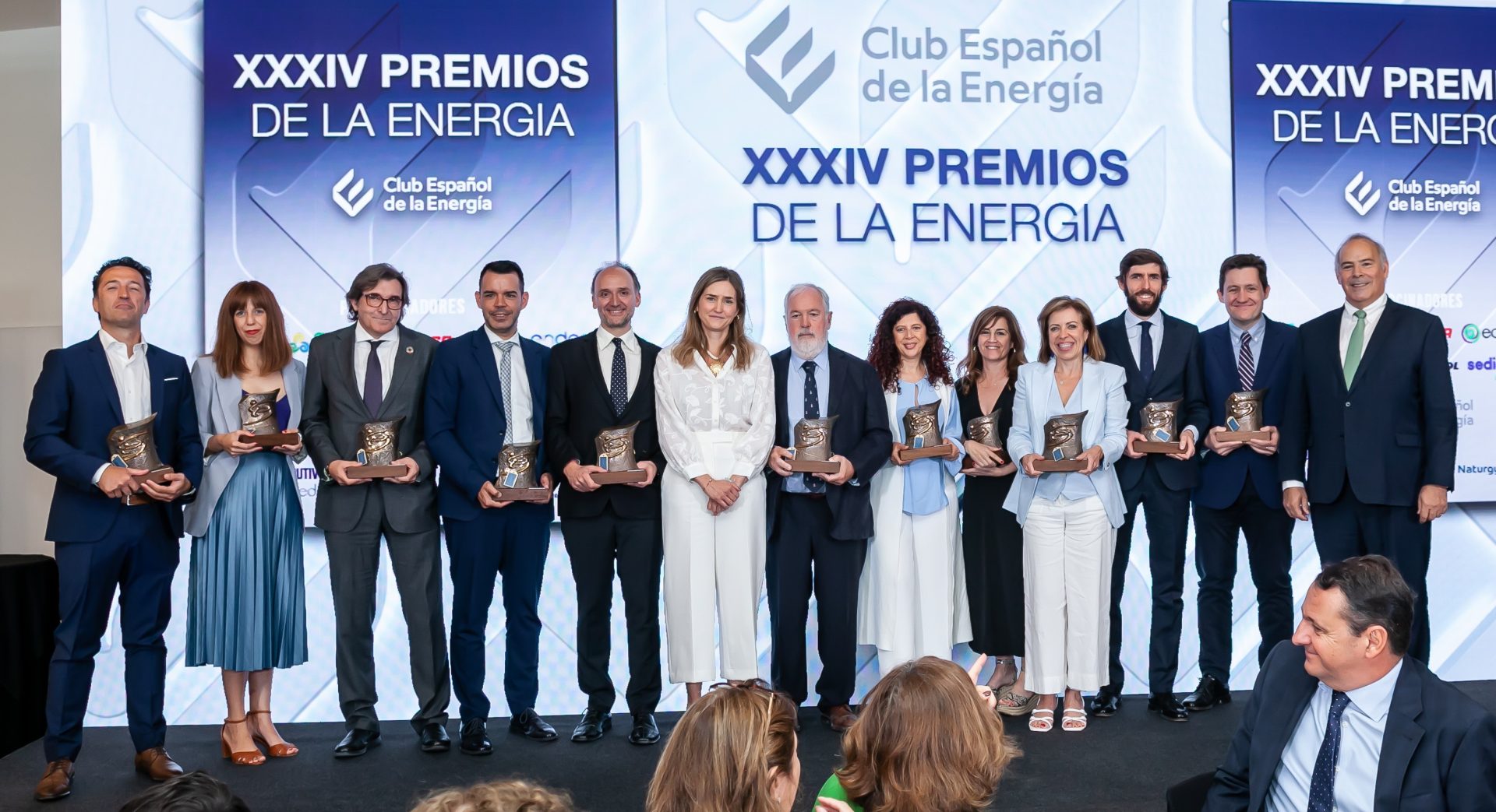 Arturo Larena premio de periodismo EDP del Club Español de la Energía