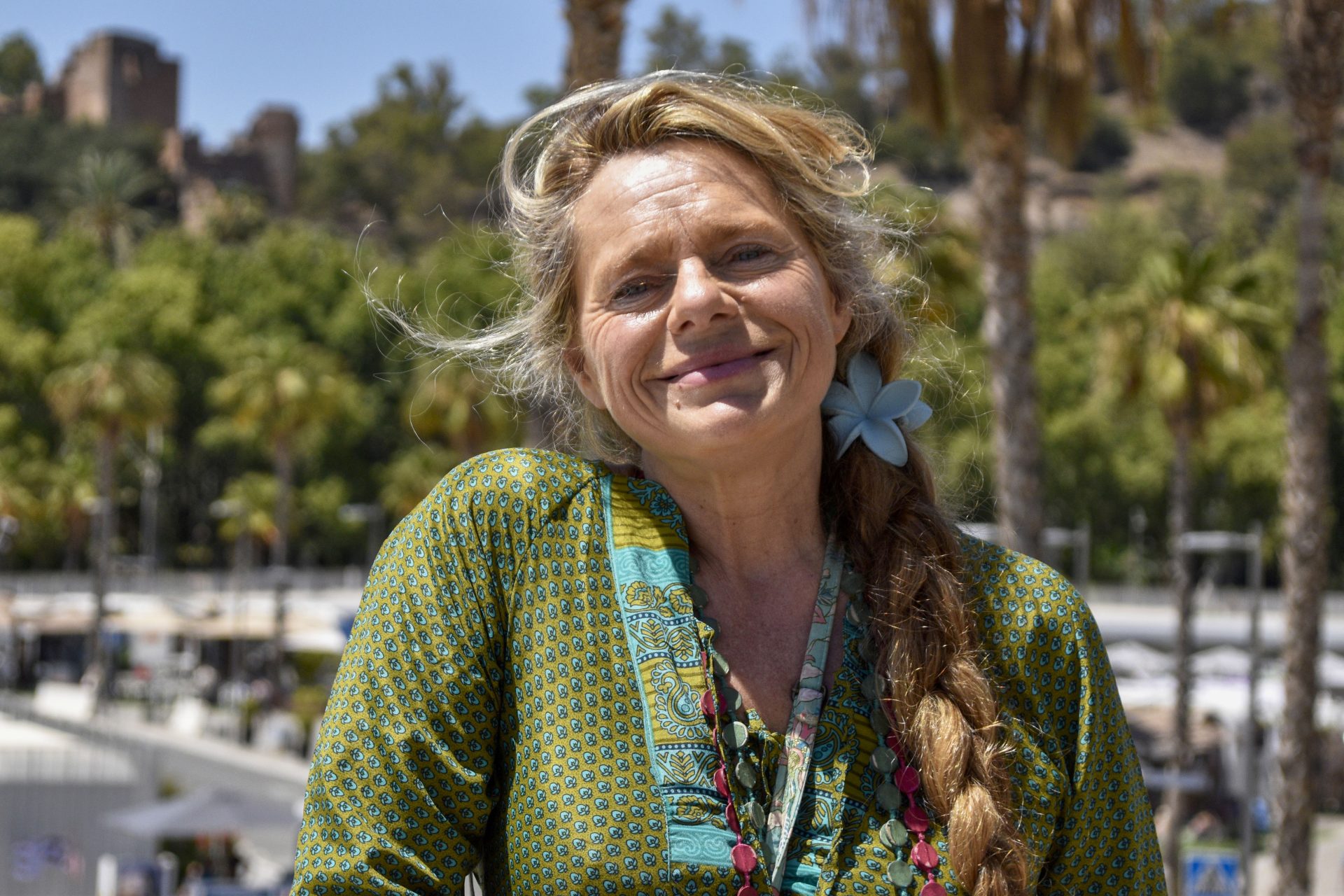 - Sol de la Quadra-Salcedo, divulgadora e hija del famoso reportero y defensor de la naturaleza, Miguel de la Quadra-Salcedo, posa tras una entrevista con EFE en Málaga sobre su labor de divulgación ambiental a través de talleres con niños y jóvenes. EFE/Irene Martín Morales