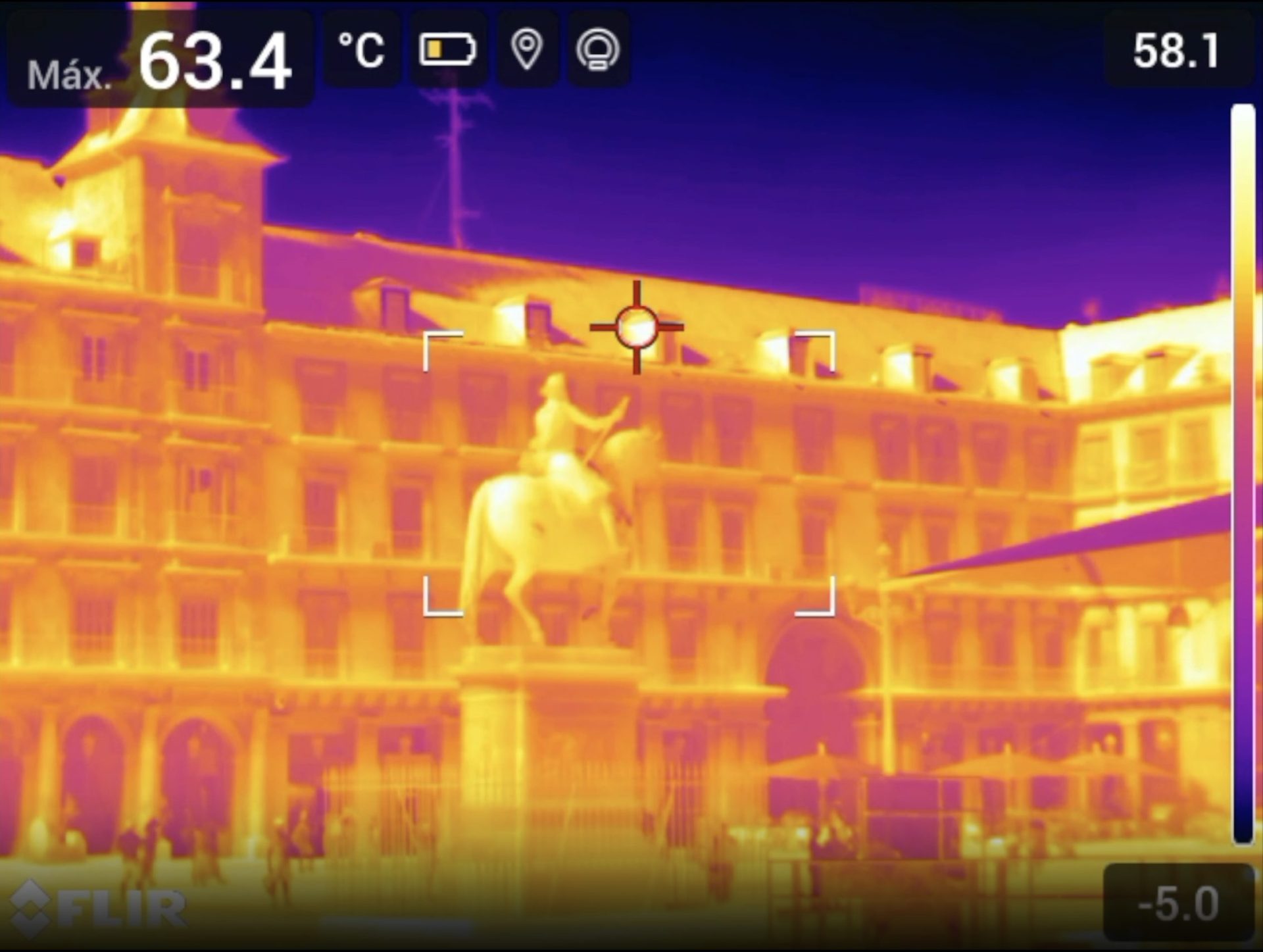 Greenpeace denuncia con cámaras térmicas el calor extremo en distintos puntos emblemáticos de Madrid: 65 grados en Callao o 54,8 grados en Sol.© Greenpeace