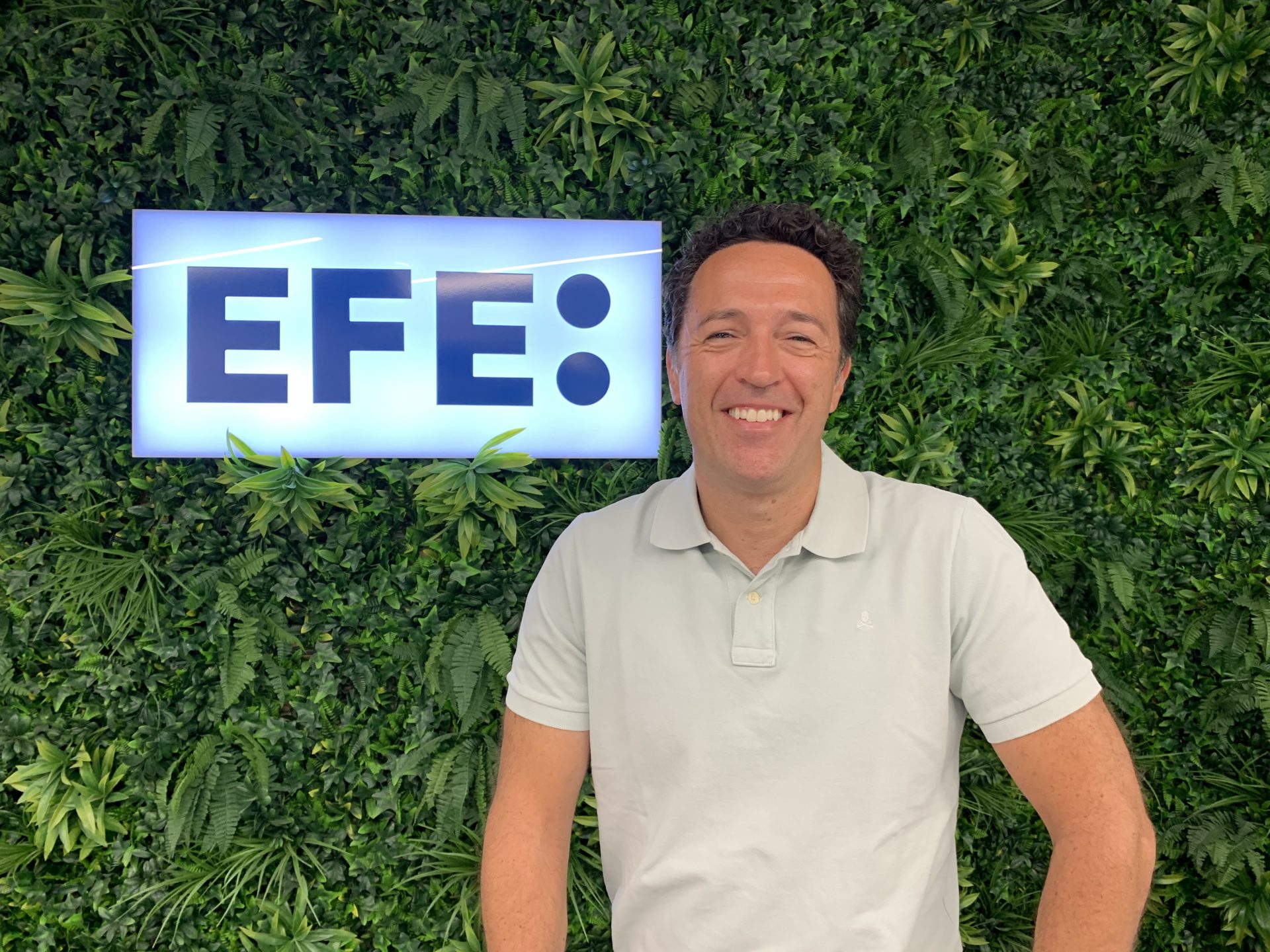 El meteorólogo Jacob Petrus en la sede de EFE. EFEverde/Nora Sesmero