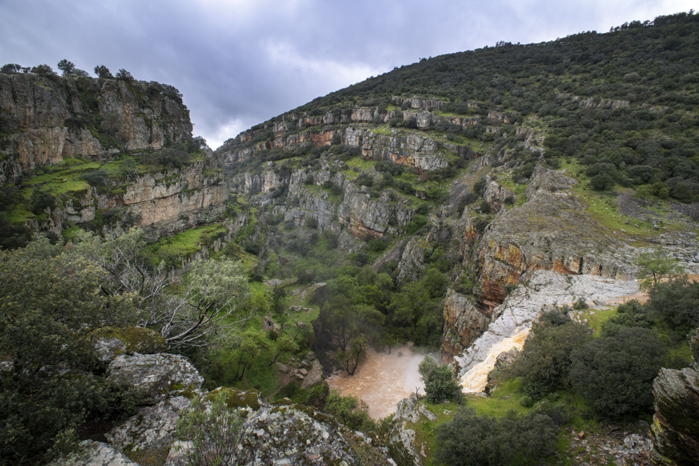 Imagen de la cascada de La Cimbarra (Jaén), junto al parque natural de Despeñaperros Archivo EFE/José Manuel Pedrosa.