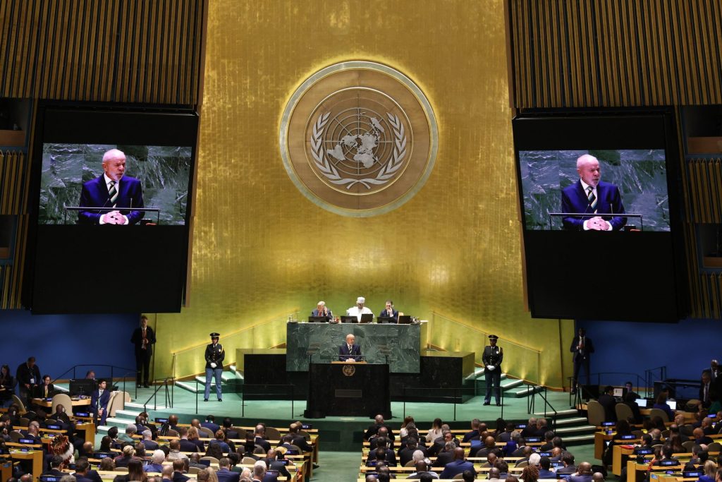 New York (United States), 24/09/2024.- Brazilian President Luiz Inacio Lula da Silva (C) speaks during the General Debate of the 79th session of the United Nations General Assembly at United Nations Headquarters in New York, New York, USA, 24 September 2024. The annual high-level General Debate gathers world leaders from 24 to 28 September, and 30 September under the theme, 'Leaving no one behind: acting together for the advancement of peace, sustainable development and human dignity for present and future generations'. (Brasil, Nueva York) EFE/EPA/JUSTIN LANE