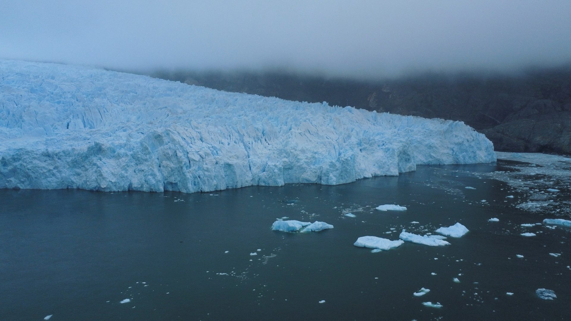 ACOMPAÑA CRÓNICA: CHILE CRISIS CLIMÁTICA***AME7323. AYSÉN (CHILE), 22/02/2022.- Fotografía aérea que muestra el glaciar San Rafael, parte de los Campos de Hielo Norte en el Parque Nacional Laguna San Rafael, el 13 de febrero de 2022, en la sureña región de Aysén (Chile). El inexorable avance del calentamiento global ha llegado a una de las zonas más prístinas del planeta: la Patagonia chilena, cuyos glaciares batallan sin suerte contra el deshielo. EFE/Alberto Valdés