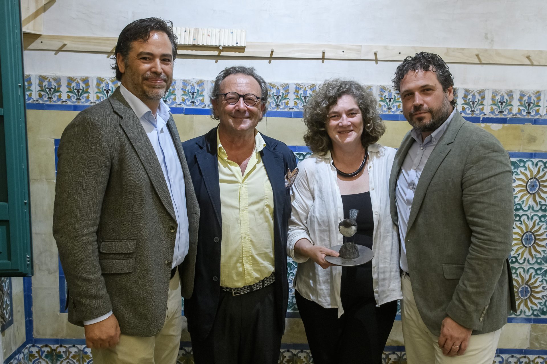 (de izq a dcha) El consejero delegado, Jesús Gallardo; el presidente de la consultora medioambiental Cinclus Soluciones, Beltrán Ceballos; la directora de Medio Ambiente y Sostenibilidad de Recursos de la cementera Holcim, Pilar Gegúndez Cámara, el director económico y financiero, Mario Blanco. La cementera Holcim España ha recibido el Primer Galardón Cinclus al Compromiso Ambiental, con el que se reconoce el trabajo realizado por esta compañía de cara a la restauración de todos los espacios naturales que resultan afectados por su trabajo en distintos puntos del país. EFE/Raúl Caro