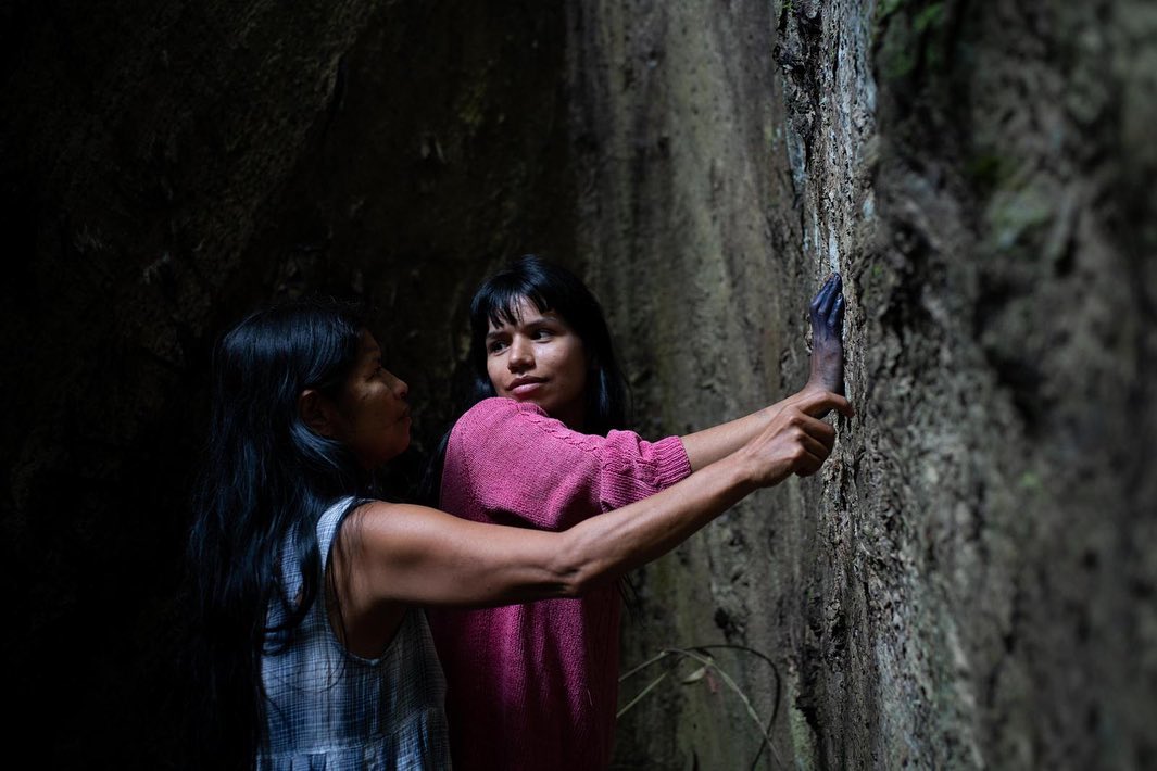 NIna Gualinga y su madre. Cedida por Nina Gualinga.