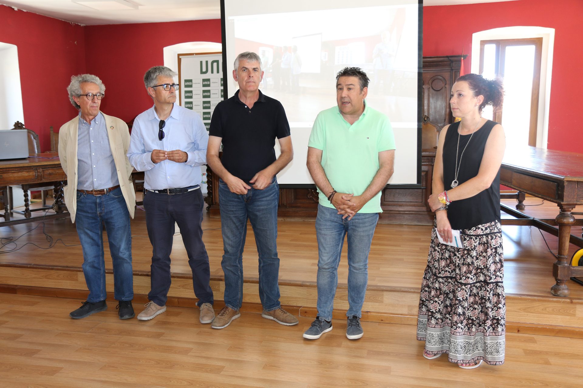 Actores del proyecto de pastoreo extensivo de la Montaña de León. Imagen cedida por Redeia.