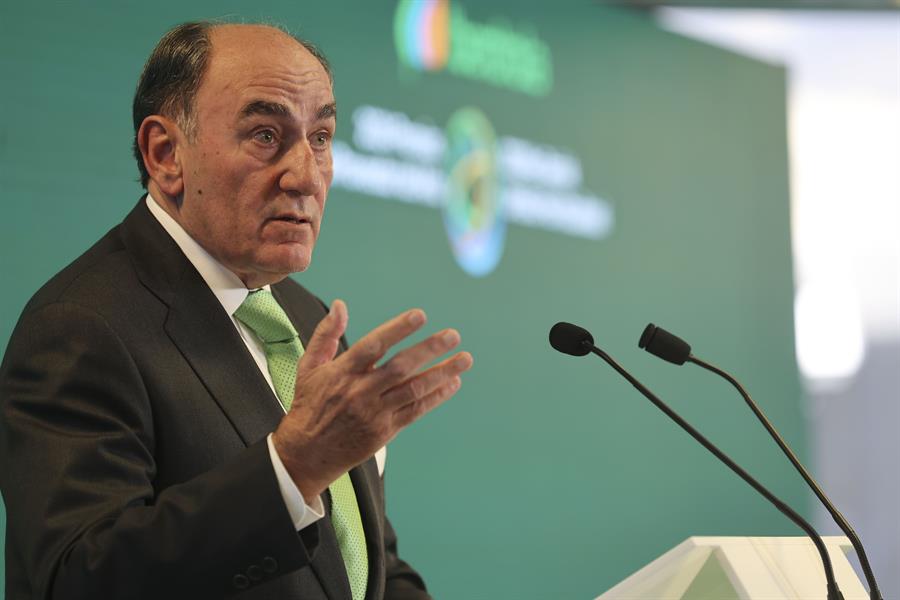 El presidente de Iberdrola, Ignacio Sánchez Galán, durante su intervención donde ha destacado este martes las "enormes oportunidades" que está dando la transición energética y ha afirmado que la eléctrica tiene "delante las mayores perspectivas de crecimiento económico" de su historia.EFE/Luis Tejido