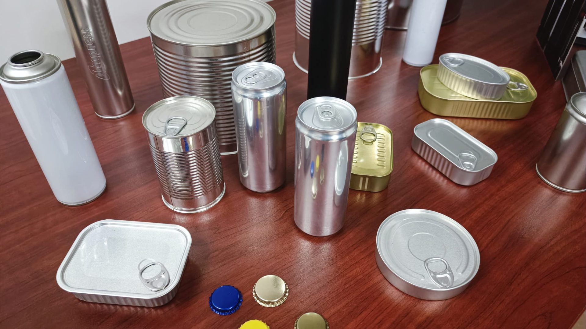 Envases metálicos foto @arturolarena para su uso en @efeverde (1).jpeg