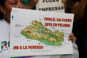 SAN SALVADOR (EL SALVADOR), 02/12/2024.- Integrante de la Mesa Nacional Frente a la Minería Métalica participa en una conferencia, este lunes en San Salvador (El Salvador). Un conglomerado de organizaciones civiles de El Salvador, encabezadas por ambientalistas advirtió que la minería metálica no es viable en este país por la degradación medioambiental que padece y que se agravaría con la extracción de metales. EFE/Javier Aparicio