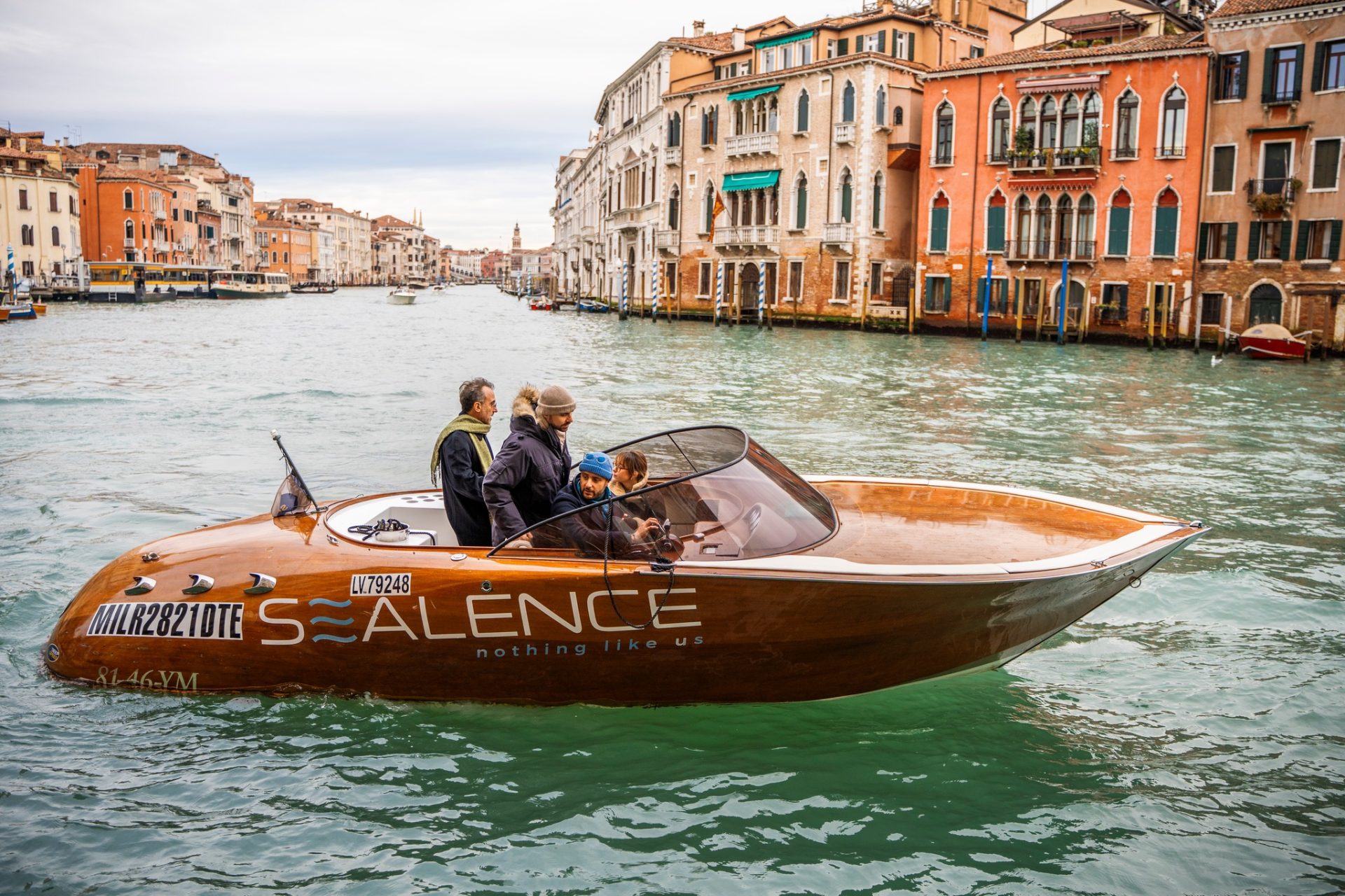 Cada día, miles de lanchas y barcos que echan humo y hacen ruido recorren Venecia. Por eso, como posible alternativa, la frágil y monumental Ciudad de los Canales prueba un nuevo sistema de propulsión "a chorro" que, según sus creadores, permitirá un transporte más silencioso y limpio. La idea, con financiación regional y europea, se llama 'Impronta-0' (Huella cero) y propone la instalación de un motor "a chorro", un 'hidrojet', en los barcos que navegan por la laguna veneciana para brindar una alternativa a los actuales motores de hélice. -EFE/Impronta-0***SOLO USO EDITORIAL/SOLO DISPONIBLE PARA ILUSTRAR LA NOTICIA QUE ACOMPAÑA (CRÉDITO OBLIGATORIO)***