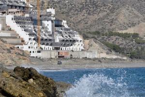 Imagen de archivo del hotel ubicado en la playa de El Algarrobico, Carboneras (Almería). EFE Carlos Barba