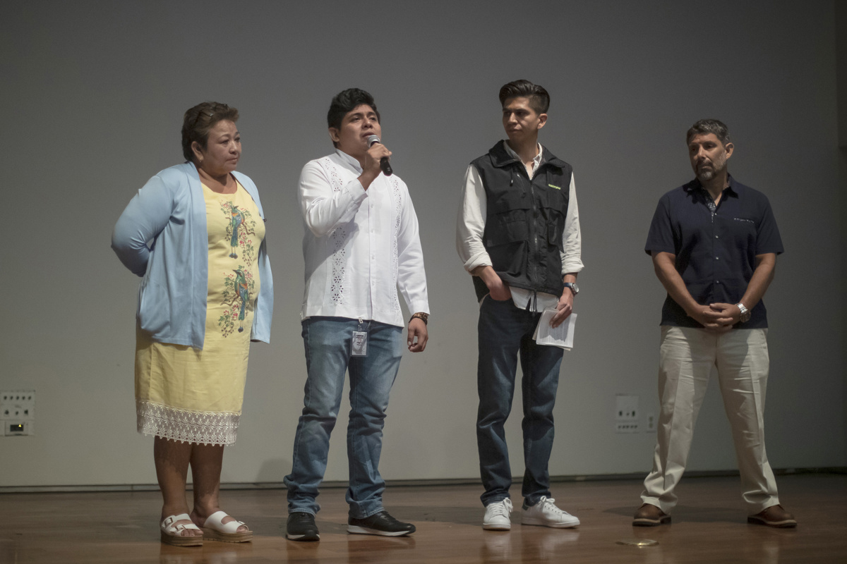 La defensora ambiental de ‘Voces de la Selva Maya: una batalla por la vida’, Beatriz Garrido; Oziel Pech (i2), activista ambiental y miembro del colectivo Comunidades Mayas de los Chenes; Carlos Samayoa (2d) de Greenpeace, y José Urbina, integrante del colectivo ‘Sélvame del Tren’ (d), participan en una rueda de prensa este jueves, en Ciudad de México (México). “Tenemos un grito de desesperación, de coraje, de impotencia”, afirma a EFE Garrido, una de las defensoras ambientales de ‘Voces de la Selva Maya: una batalla por la vida’, el reciente documental de Greenpeace que busca sensibilizar al público sobre la devastación de los megaproyectos en la península mexicana de Yucatán, hogar del segundo pulmón tropical más importante de América. EFE/ Isaac Esquivel