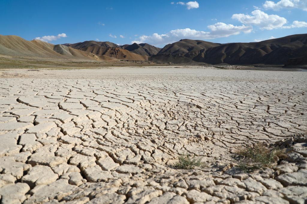Reducción del agua en la presa Salma en la provincia de Herat debido a las recientes sequías y la disminución de las lluvias.