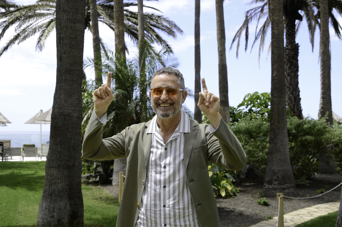 LOS LLANOS DE ARIDANE (LA PALMA) (ESPAÑA), 26/04/2025.-. El cantautor uruguayo Jorge Drexler, que se encuentra en La Palma para actuar en el festival Starmus, relata en una entrevista con EFE su implicación en la lucha contra la contaminación lumínica y la importancia de los cielos nocturnos: “Si pudiera hacer el concierto sin luz, con ese cielo como fondo, sería inmensamente feliz”.