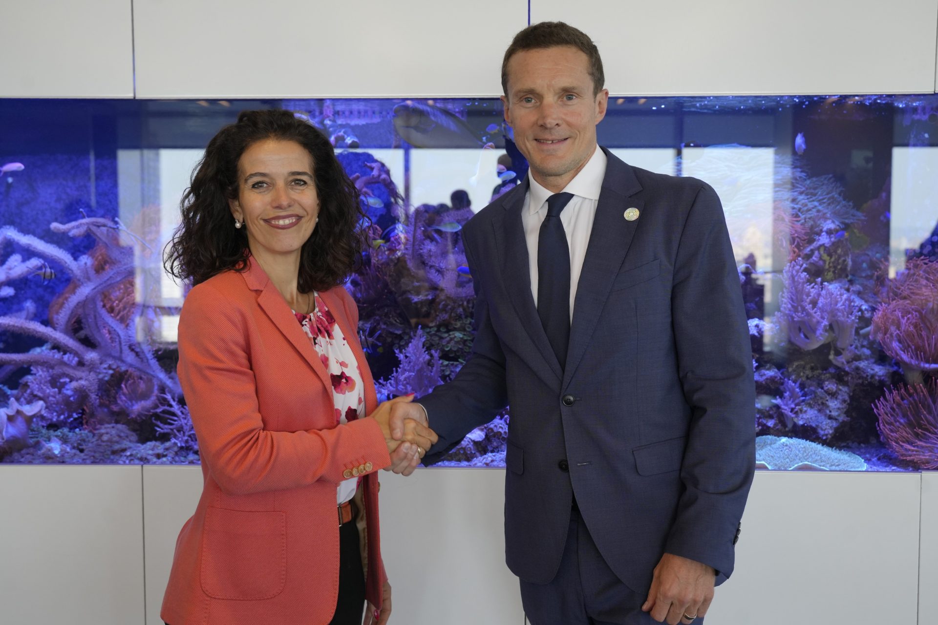 Carmen de Pablo, CFO de Moeve, y Bruce Douglas, director general de la Global Renewables Alliance, en la Semana del Clima de Nueva York