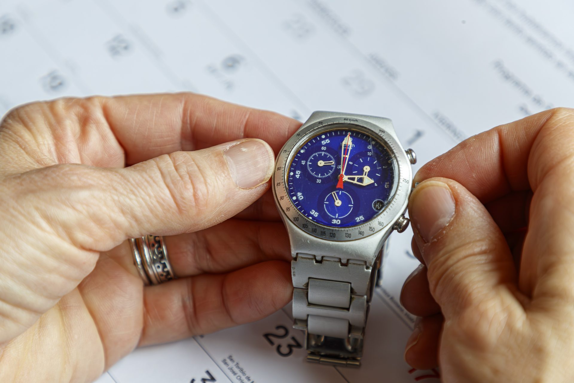 MADRID, 30/03/2024.- El horario de verano comienza esta noche a las 02:00 de la madrugada, momento en el que -por normativa europea- los relojes de todos los Estados miembros se deberán atrasar una hora hasta las 03:00; amanecerá una hora después y las tardes serán más largas al haber más horas de luz. EFE/ Javier Belver