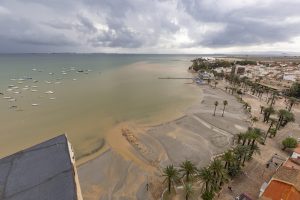 Santiago de la Ribera, 11/10/2025.- Vista aérea del mar Menor este sábado en Santiago de la Ribera, tras las intensas lluvias caídas la pasada noche en la comunidad murciana por la dana Alice. EFE/Marcial Guillén