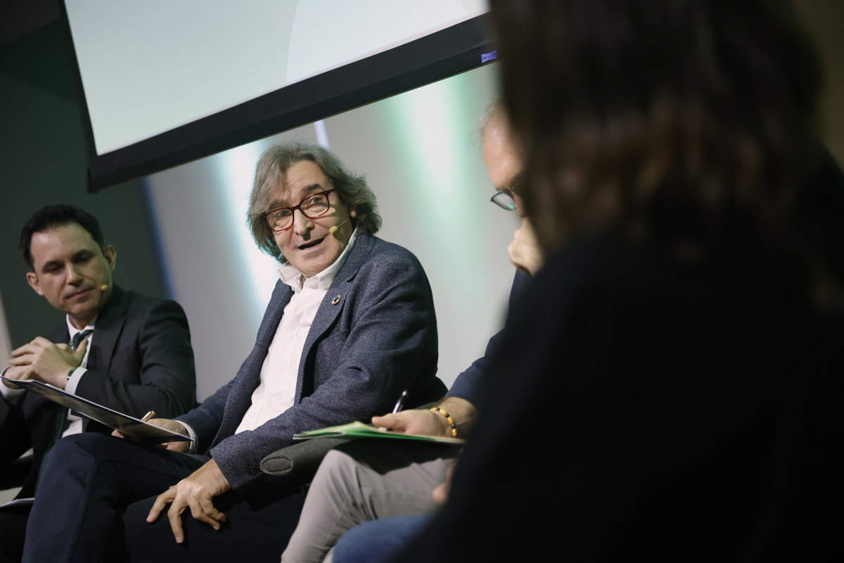 MADRID, 30/10/2025.- Arturo Larena, director de EfeVerde, participa este jueves en la jornada "Horizonte COP30: Impulso global a la economía verde, circular y competitiva" organizada por Ecoembes, en Madrid. EFE/ David Fernández