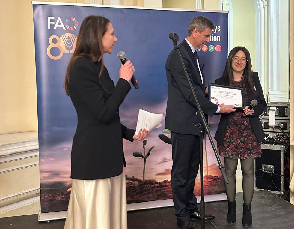 Lourdes Perona, ganadera de UPA y Fademur, recibe el premio FAO por su innovación y compromiso con un modelo sostenible y el relevo generacional rural.