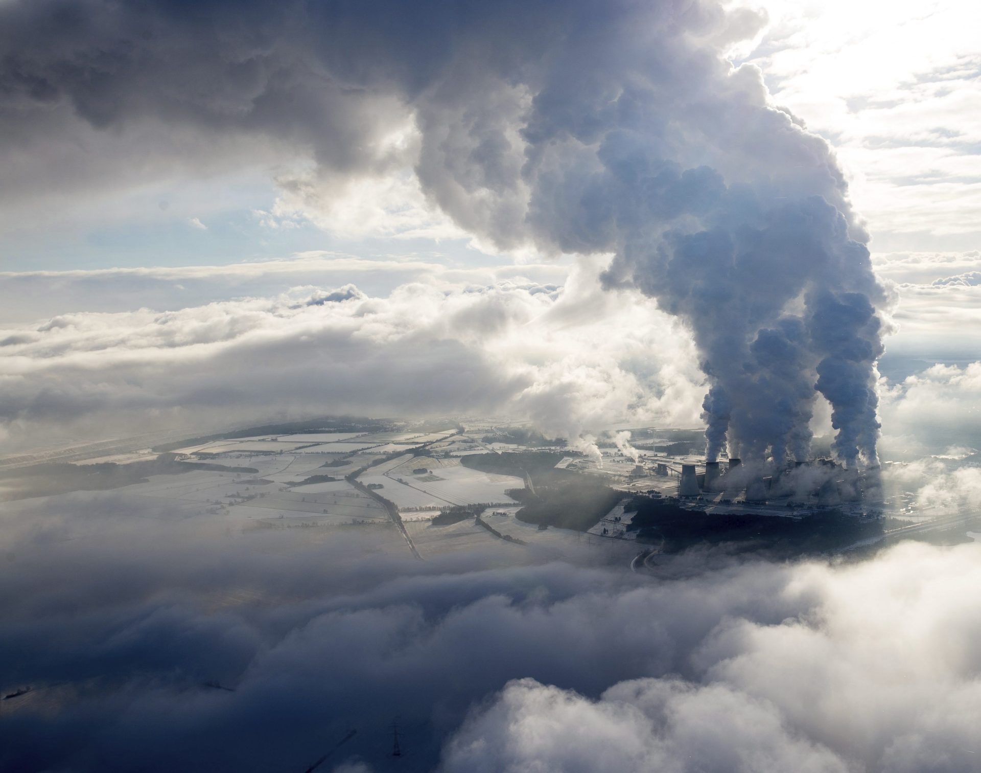 epa05109046 An aerial view from a small plane on the steam emission of the brown coal power plant of Vattenfall AG in Janschwalde, Germany, 18 January 2016. EPA/PATRICK PLEUL