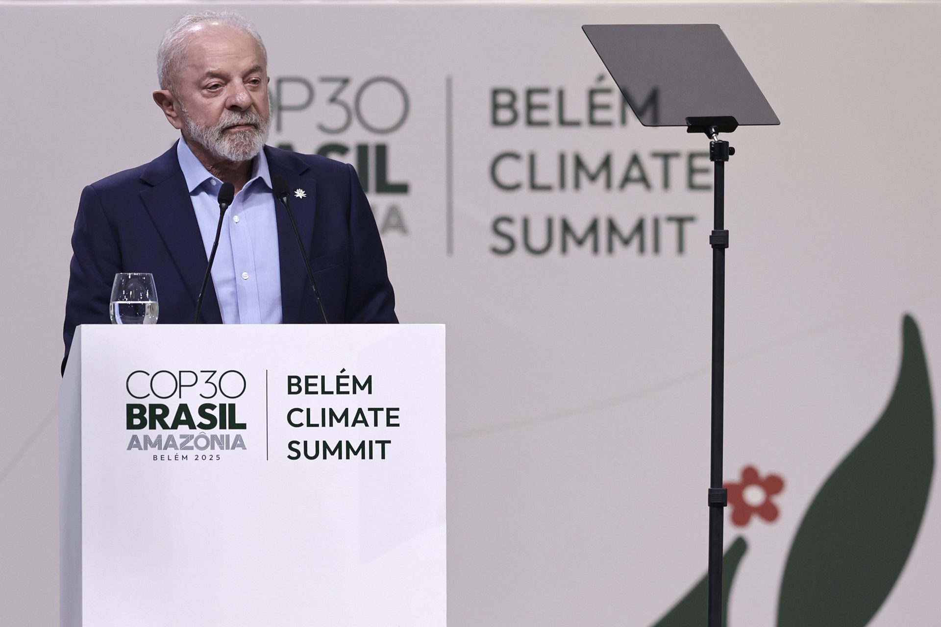 Brazilian President Luiz Inacio Lula da Silva speaks during the opening of the COP30 leaders' summit at the Hangar Convention Center in Belem, Brazil 06 November 2025. Lula da Silva warned at the opening of the COP30 leaders' summit in Belem that “extremist forces” are fabricating lies to gain electoral advantage and “degrade the environment.” EFE/ Andre Coelho 