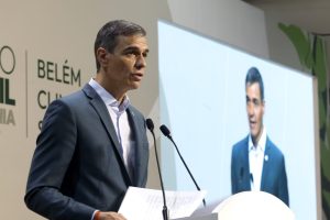 AME6409. BELÉM (BRASIL), 07/11/2025.- El presidente del Gobierno de España, Pedro Sánchez, habla durante la cumbre de líderes de la COP30 este viernes, en el Centro de Convenciones Hangar en Belém (Brasil). Sánchez afirmó que ante la emergencia climática, "no hay que esperar, hay que actuar". EFE/ Antonio Lacerda