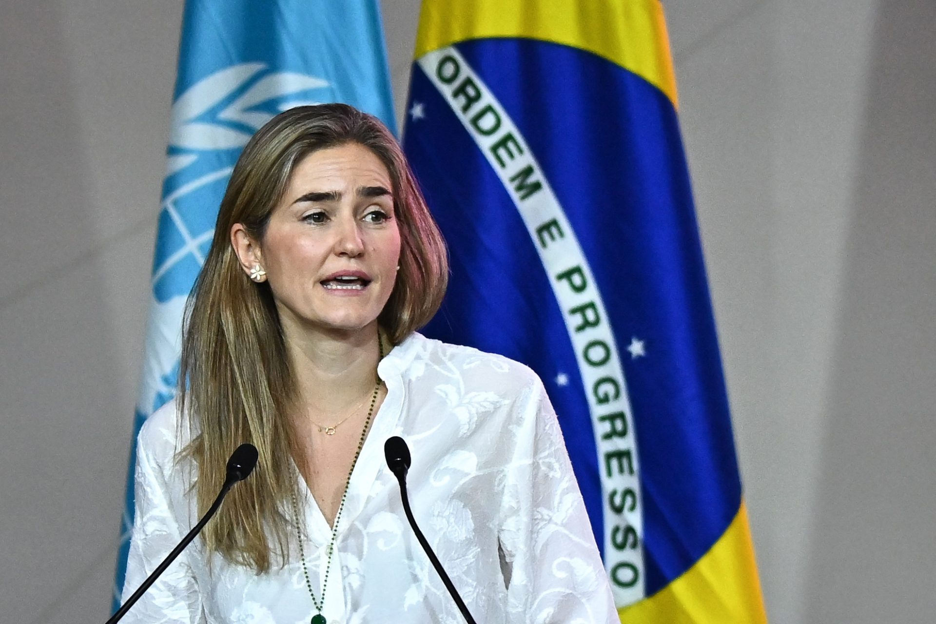 AME9962. BELÉM (BRASIL), 17/11/2025.- La vicepresidenta tercera y ministra de Transición Ecológica de España, Sara Aagesen, habla en el segmento de alto nivel de la COP30 este lunes, en el Centro de Convenciones Hangar, en Belém (Brasil). Aagesen afirmó en la plenaria de la COP30 que la emergencia climática se ha visto agravada por el "avance exponencial del negacionismo". EFE/ Andre Borges