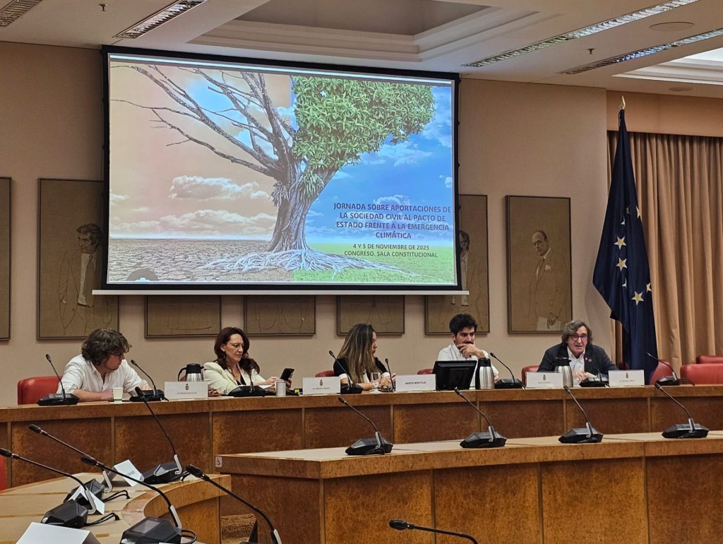 Arturo Larena participa en la sala constitucional en la jornada sobre pacto climático (2)