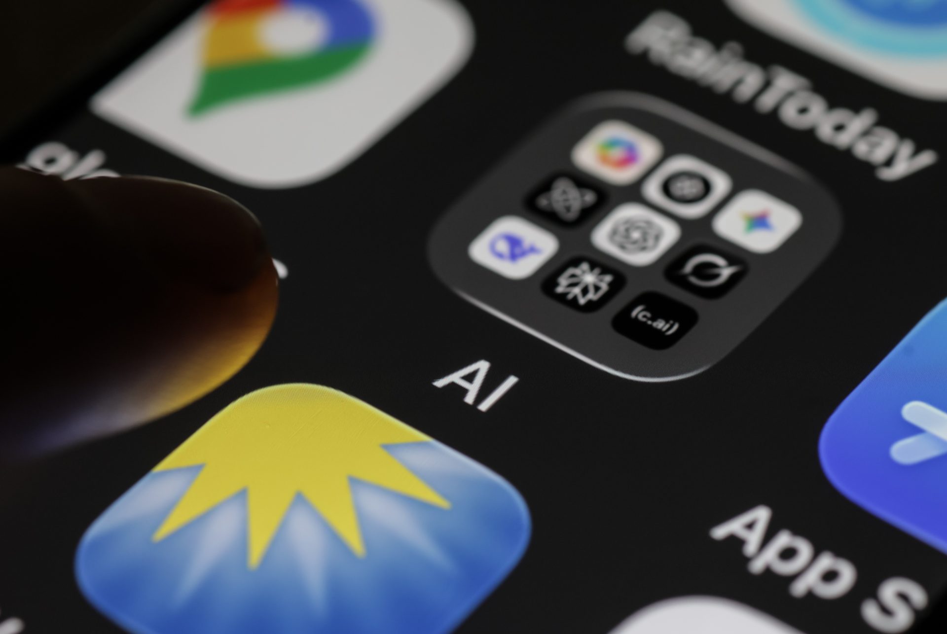 Berlin (Germany), 31/10/2025.- (ILLUSTRATION) - A mobile phone display showing the icons of artificial intelligence (AI) apps Deepseek, Chatgpt and Gemini in Berlin, Germany, 31 October 2025. (Alemania) EFE/EPA/HANNIBAL HANSCHKE